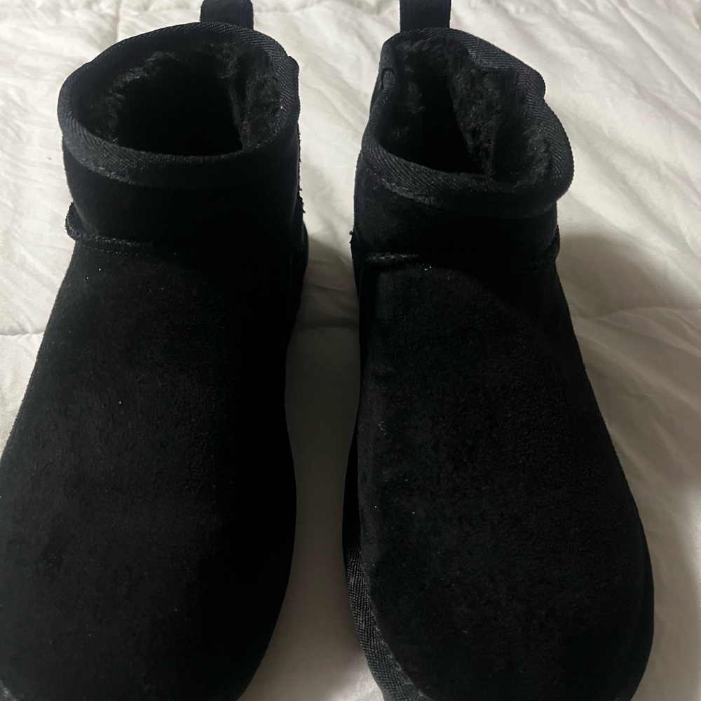 Women’s Maurice’s black ankle boots